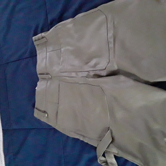 SALE.   NWOT Faux Leather olive cargo pants  WAS 25.00 NOW 20.00 - Picture 3 of 4